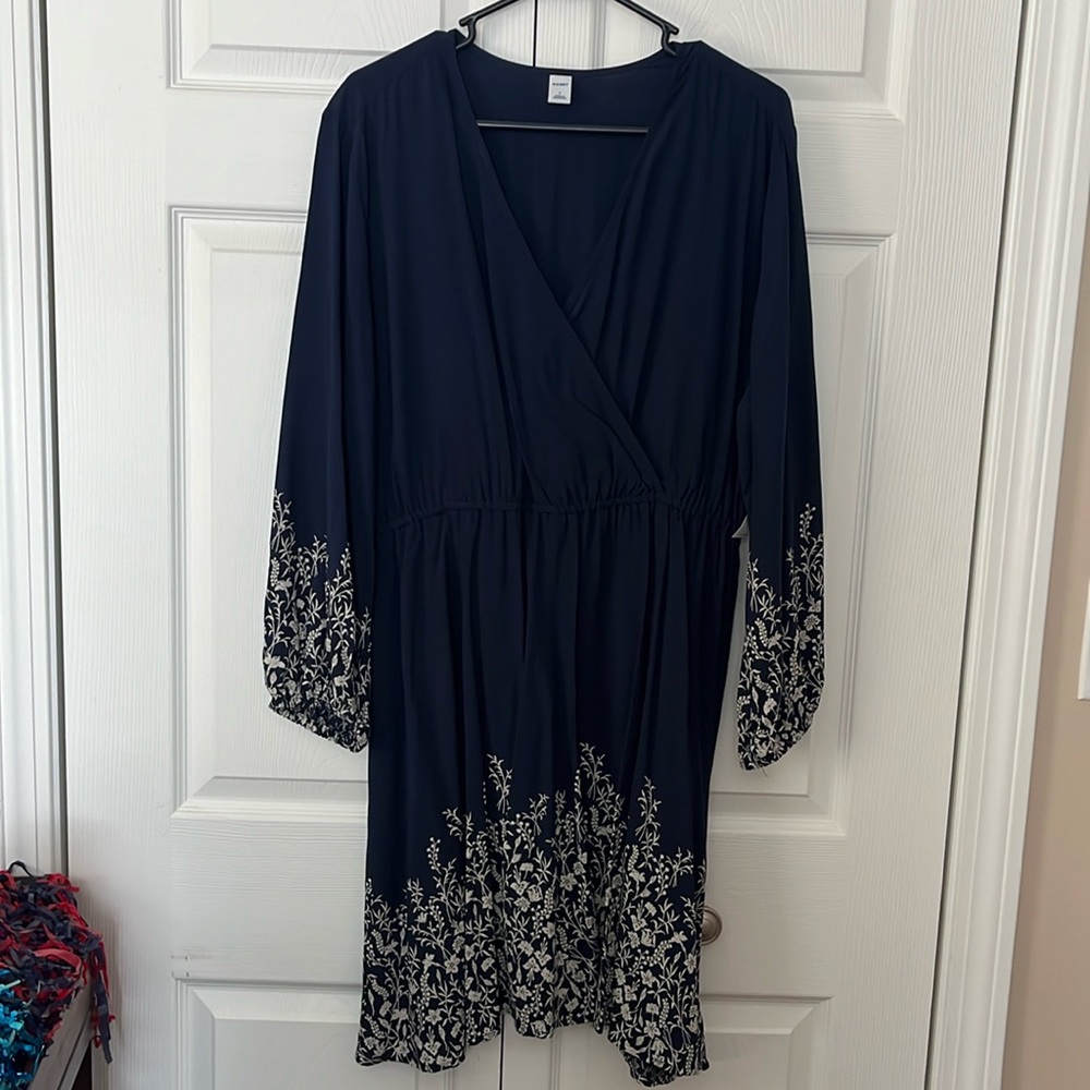 Navy Blue Old Navy dress. Never been worn.